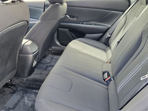 Used 2024 Hyundai Elantra SEL image 11