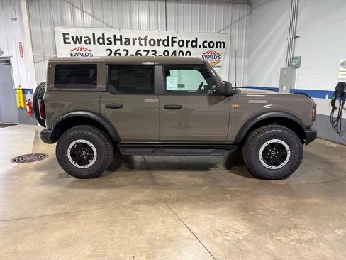 New 2025 Ford Bronco Badlands w/ Sasquatch Package AWD/4WD image 7