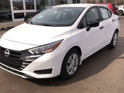 New 2025 Nissan Versa S w/ Trunk Package