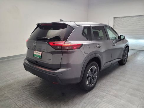 Used 2024 Nissan Rogue SV FWD image 9