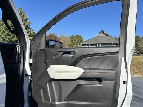 Used 2024 GMC Canyon AT4X image 59