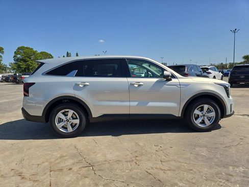 New 2026 Kia Sorento LX FWD image 9