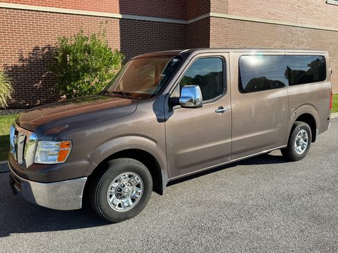 Used 2018 Nissan NV 3500 SV w/ Navigation Package image 4