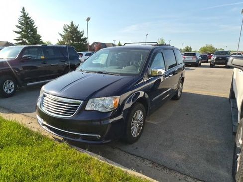 Used 2015 Chrysler Town & Country Touring-L w/ Driver Convenience Group FWD image 1