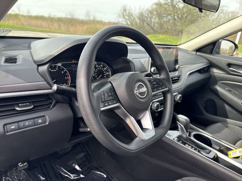Used 2024 Nissan Altima 2.5 SV FWD image 20