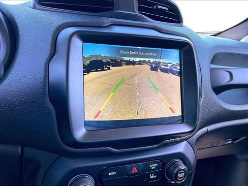 Used 2023 Jeep Renegade Latitude AWD/4WD image 30