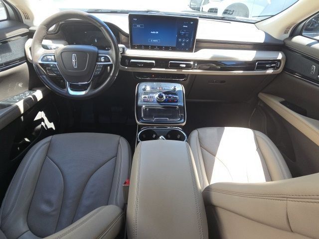 Used 2022 Lincoln Nautilus Reserve AWD/4WD image 13
