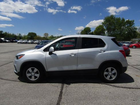 Used 2020 Chevrolet Trax LS w/ Tint and Cruise Package FWD image 4