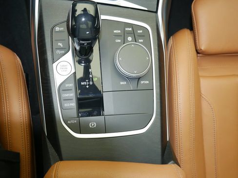 Used 2021 BMW 330i xDrive Sedan w/ Premium Package AWD/4WD image 34