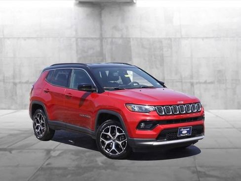 Used 2025 Jeep Compass Limited AWD/4WD image 2