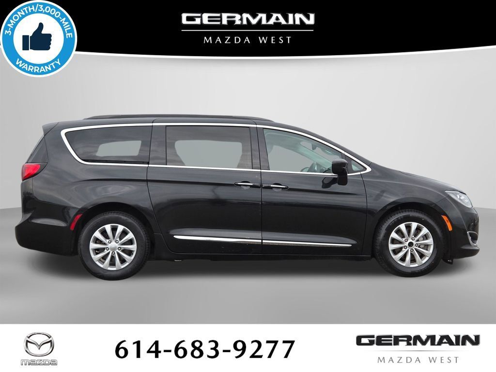 Used 2017 Chrysler Pacifica Touring-L FWD image 7