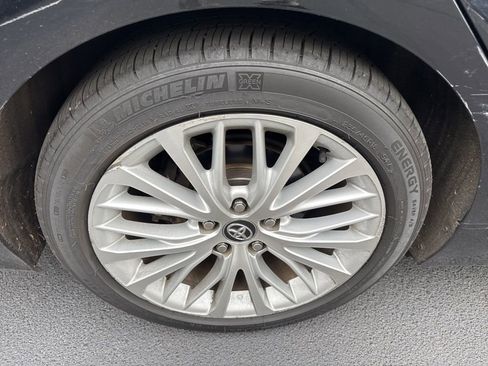 Used 2020 Toyota Camry XLE image 20