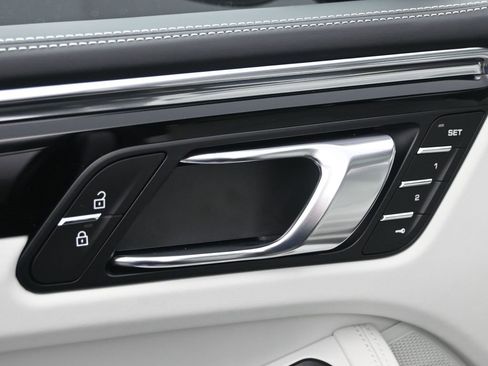 New 2025 Porsche Macan image 19