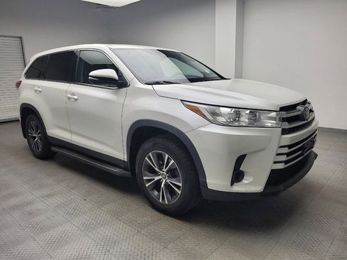 Used 2019 Toyota Highlander LE image 11