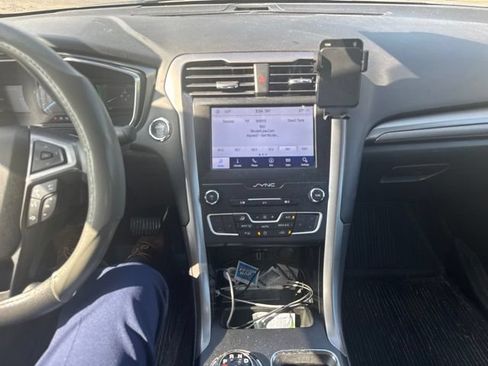 Used 2020 Ford Fusion SE AWD/4WD image 5
