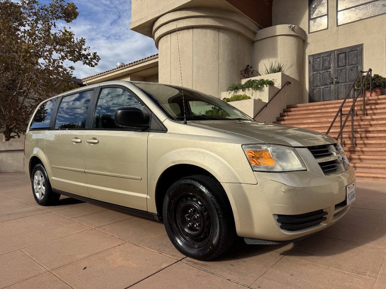 Used 2010 Dodge Grand Caravan SE w/ Climate Group FWD image 1