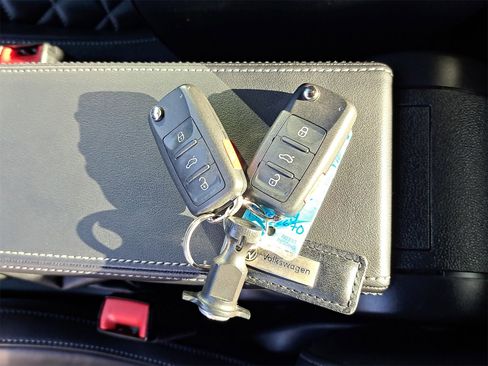 Used 2019 Volkswagen Beetle 2.0T Final Edition SEL image 35