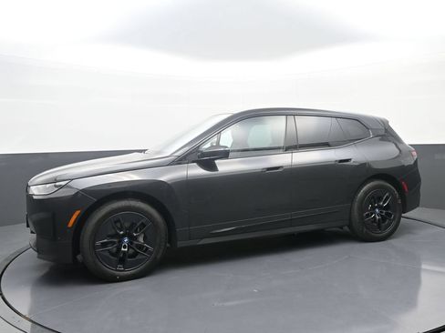 Used 2024 BMW iX xDrive50 w/ Premium Package AWD/4WD image 4