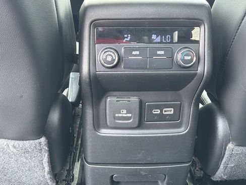Used 2020 GMC Acadia SLT FWD image 25