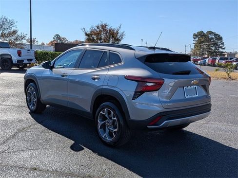 Used 2025 Chevrolet Trax LT image 5