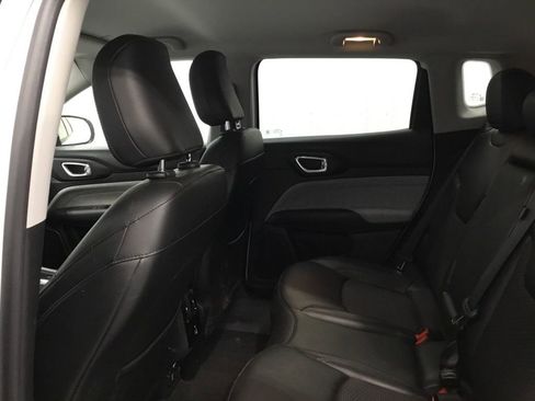 Used 2022 Jeep Compass Latitude w/ Convenience Group AWD/4WD image 11