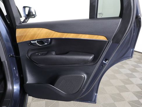 Used 2021 Volvo XC90 T6 Momentum w/ Climate Package image 30