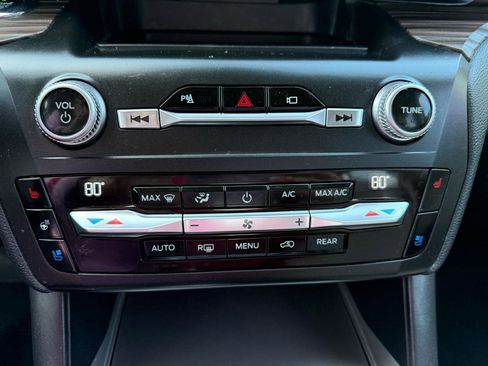 Used 2020 Ford Explorer Limited image 36