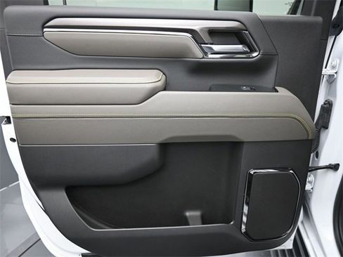 Used 2024 Chevrolet Silverado 2500 ZR2 w/ Technology Package image 17