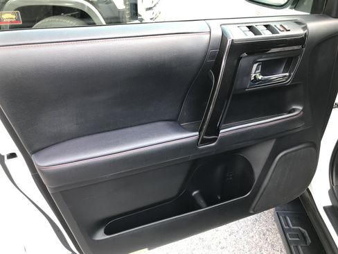 Used 2020 Toyota 4Runner TRD Off-Road image 10