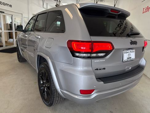 Used 2020 Jeep Grand Cherokee Altitude AWD/4WD image 5