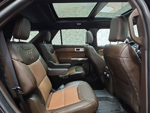 Used 2022 Ford Explorer King Ranch w/ Premium Technology Package image 13