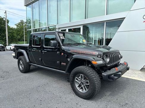 Used 2025 Jeep Gladiator Mojave AWD/4WD image 1