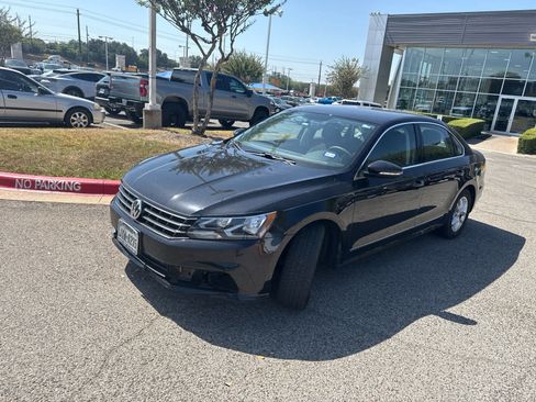 Used 2017 Volkswagen Passat 1.8T S FWD image 3