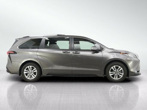 Used 2024 Toyota Sienna Limited AWD/4WD image 6