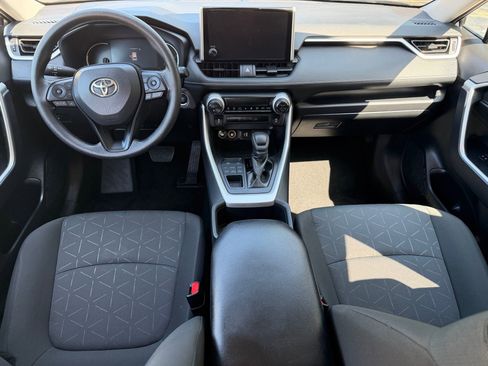 Used 2025 Toyota RAV4 XLE AWD/4WD image 27