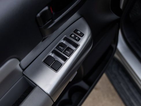 Used 2020 Toyota Sequoia SR5 image 21