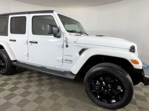 Used 2023 Jeep Wrangler Unlimited Sahara w/ Cold Weather Group AWD/4WD image 2
