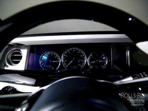 Used 2018 Rolls-Royce Phantom Sedan RWD image 14