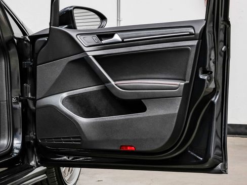 Used 2017 Volkswagen GTI SE image 44