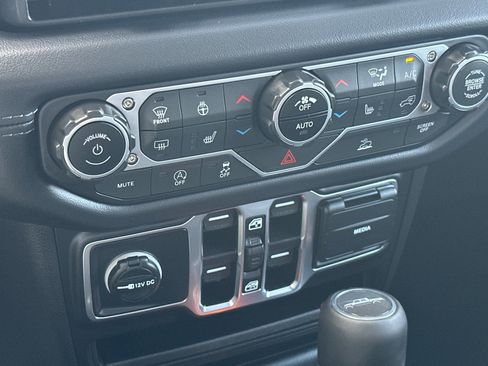 New 2025 Jeep Gladiator Sport image 19