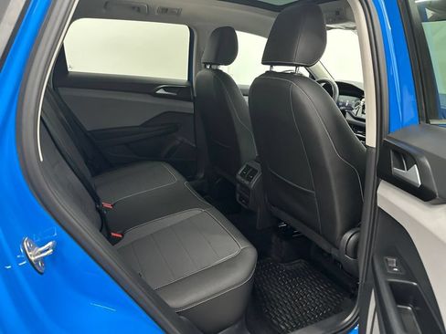 Used 2023 Volkswagen Taos SE w/ Panoramic Sunroof Package FWD image 26
