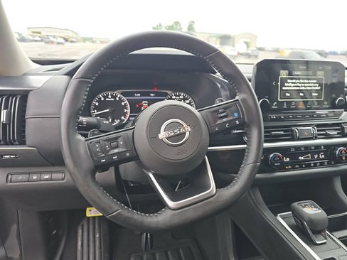 Used 2025 Nissan Pathfinder SL AWD/4WD image 4