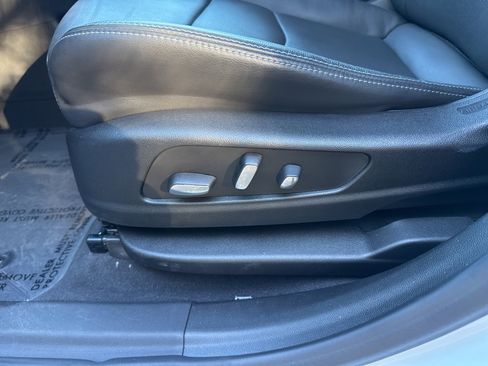 Used 2023 Cadillac XT6 Premium Luxury image 12