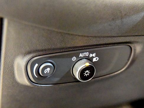 Used 2023 Chevrolet Equinox RS image 18