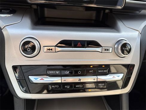 Used 2022 Ford Explorer XLT w/ Equipment Group 202A image 29