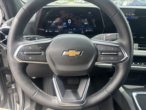 Used 2026 Chevrolet Equinox LT AWD/4WD image 17