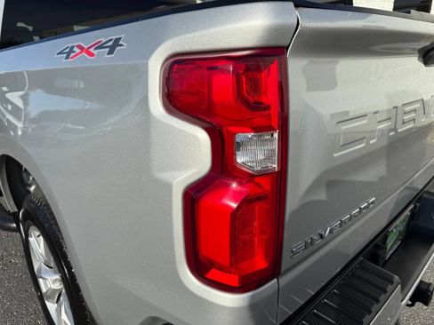 Used 2019 Chevrolet Silverado 1500 Custom w/ Custom Convenience Package image 40