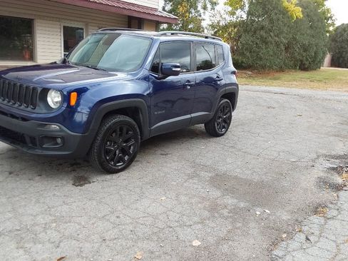 Used 2018 Jeep Renegade Altitude image 2