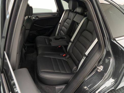Certified 2025 Porsche Macan AWD/4WD image 29