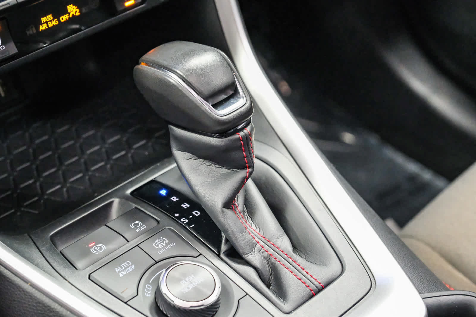 Used 2024 Toyota RAV4 SE w/ Weather & Moonroof Package AWD/4WD image 23